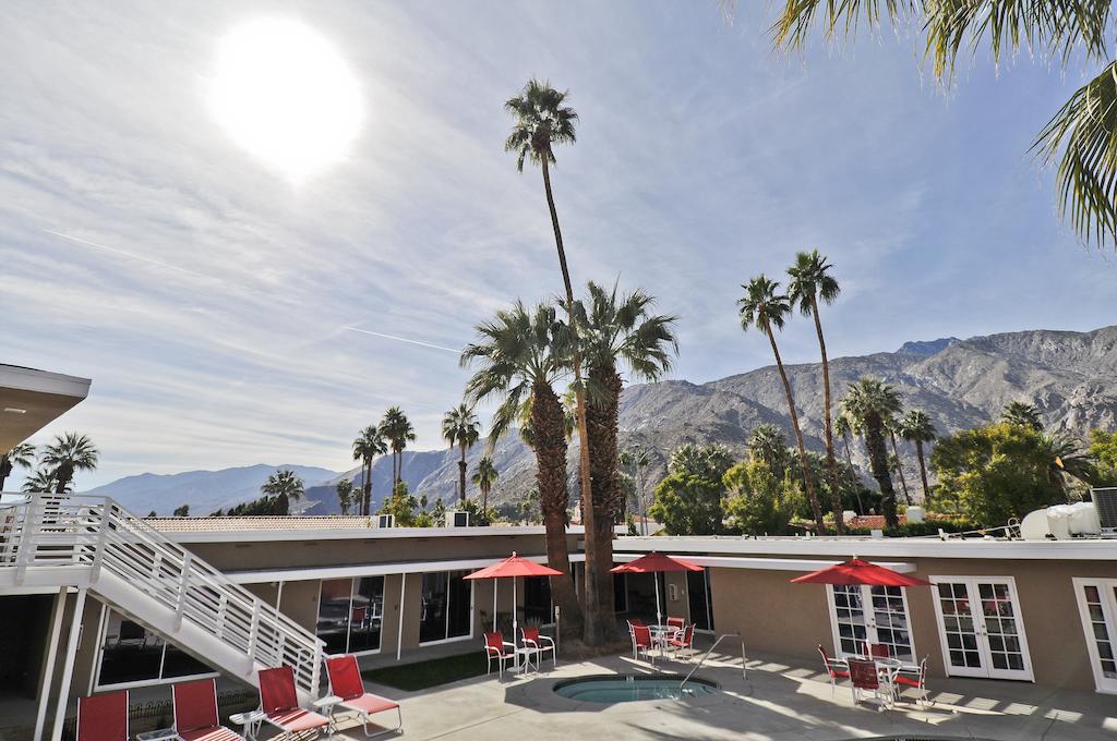 Bearfoot Inn - Clothing Optional Hotel For Gay Men Palm Springs Extérieur photo