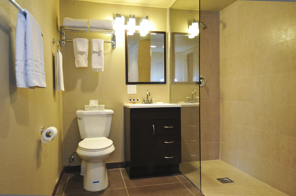 Bearfoot Inn - Clothing Optional Hotel For Gay Men Palm Springs Chambre photo