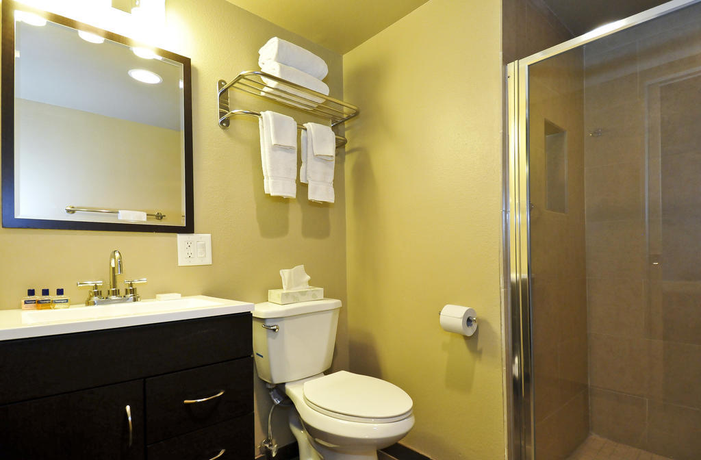 Bearfoot Inn - Clothing Optional Hotel For Gay Men Palm Springs Chambre photo