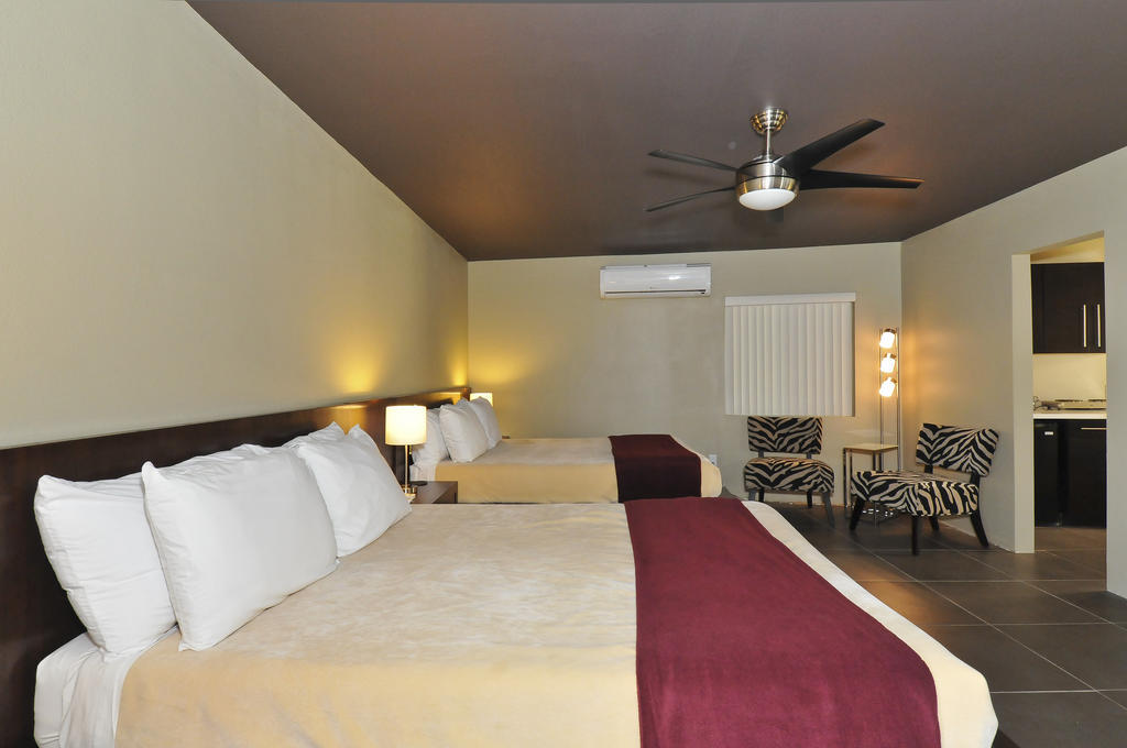 Bearfoot Inn - Clothing Optional Hotel For Gay Men Palm Springs Chambre photo
