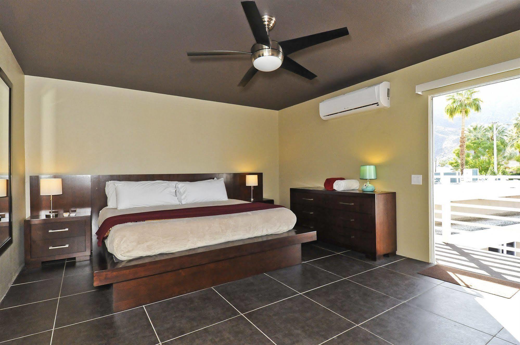 Bearfoot Inn - Clothing Optional Hotel For Gay Men Palm Springs Extérieur photo