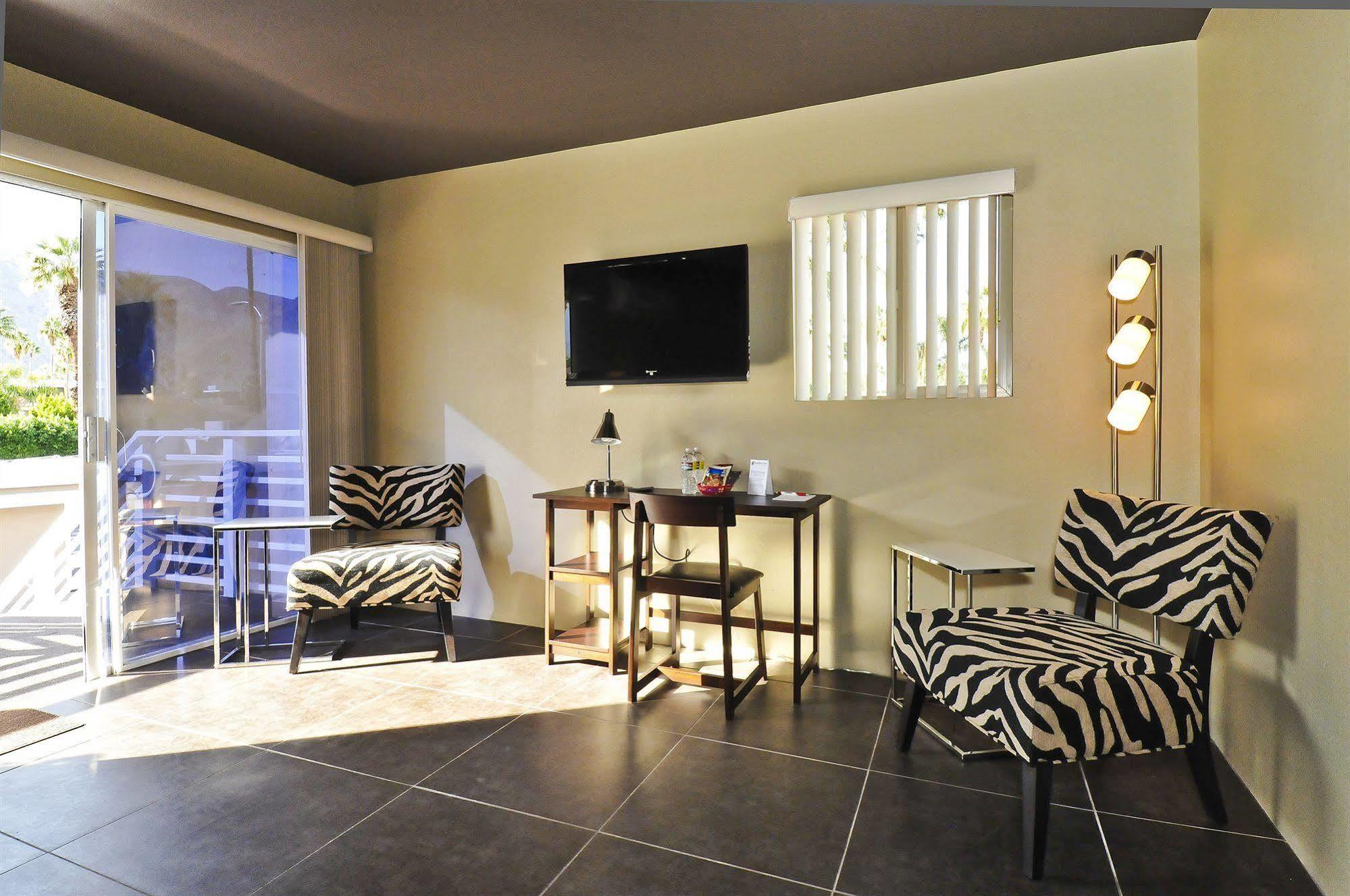 Bearfoot Inn - Clothing Optional Hotel For Gay Men Palm Springs Extérieur photo