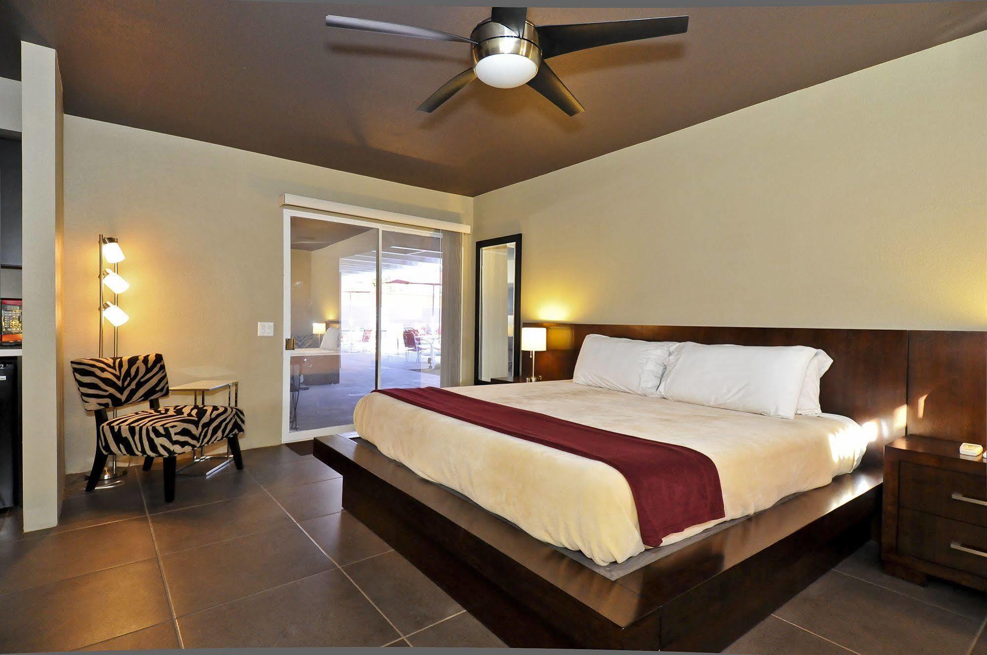Bearfoot Inn - Clothing Optional Hotel For Gay Men Palm Springs Extérieur photo