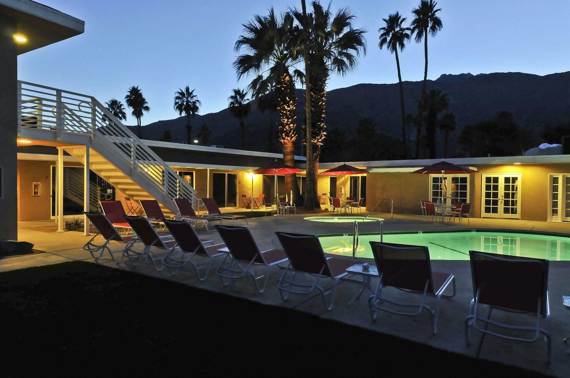 Bearfoot Inn - Clothing Optional Hotel For Gay Men Palm Springs Extérieur photo