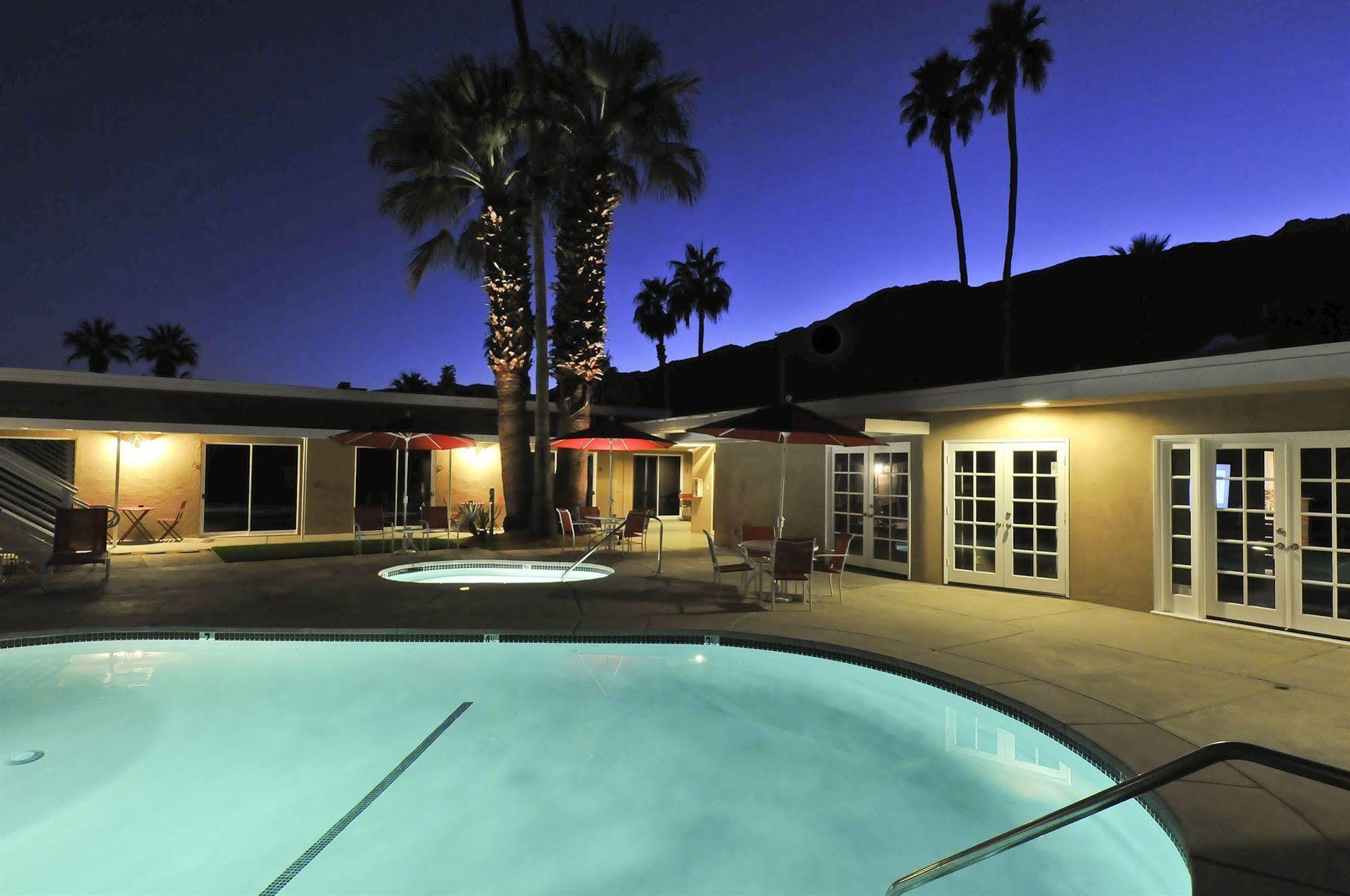 Bearfoot Inn - Clothing Optional Hotel For Gay Men Palm Springs Extérieur photo
