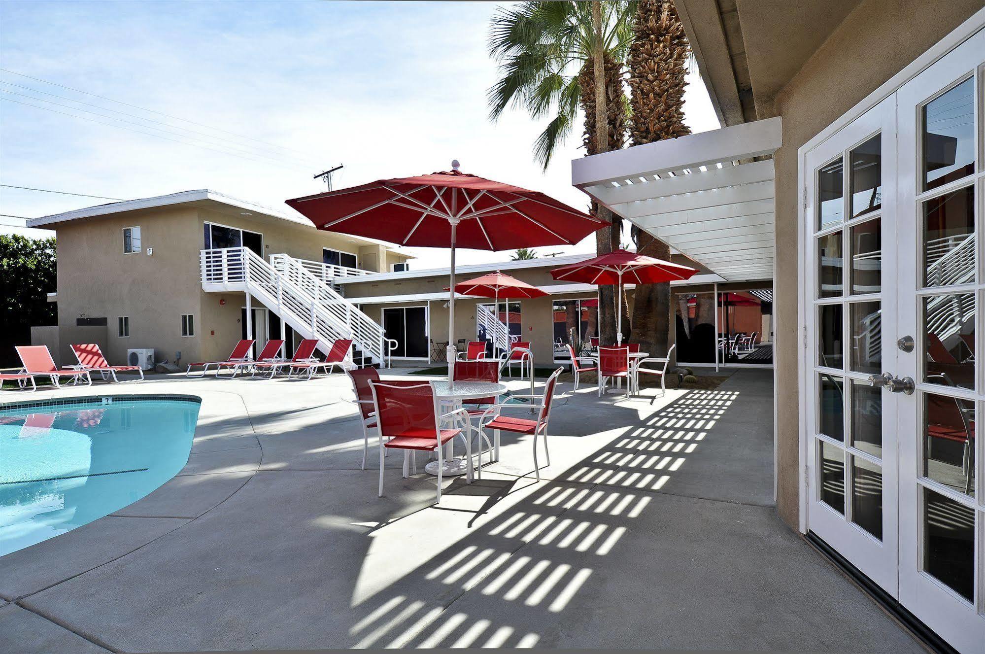 Bearfoot Inn - Clothing Optional Hotel For Gay Men Palm Springs Extérieur photo
